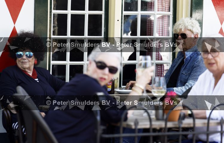 Laren 23 juni 2026
Ad Visser met zijn vrouw op terras bij t Bonte paard in Laren .