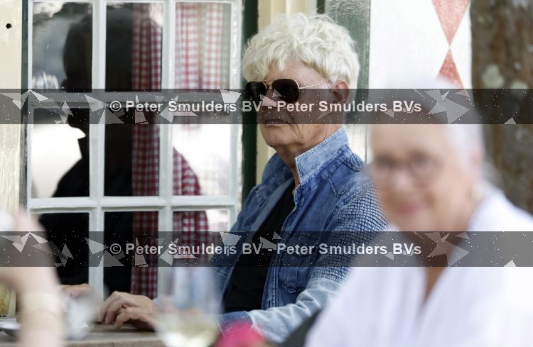 Laren 23 juni 2026
Ad Visser met zijn vrouw op terras bij t Bonte paard in Laren .