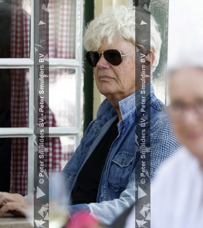 Laren 23 juni 2026
Ad Visser met zijn vrouw op terras bij t Bonte paard in Laren .