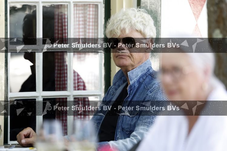 Laren 23 juni 2026
Ad Visser met zijn vrouw op terras bij t Bonte paard in Laren .