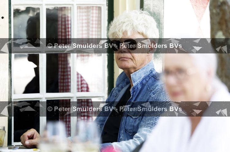 Laren 23 juni 2026
Ad Visser met zijn vrouw op terras bij t Bonte paard in Laren .