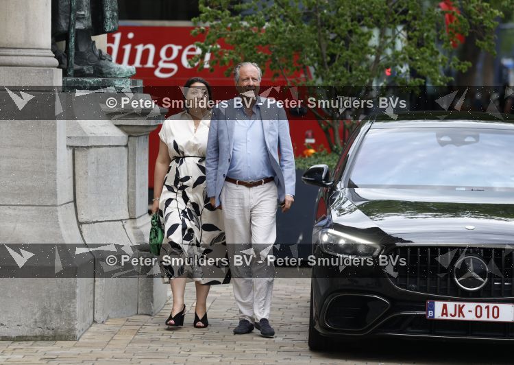 Rotterdam 27 juni 2026
Carola Schouten de burgemeester van Rotterdam, is vandaag getrouwd. Zij en Coert Kleijwegt gaven elkaar het jawoord op het gemeentehuis van Rotterdam. Sander de Kramer trouwde het stel. Alexander Pechtold en zijn vrouw Anna Sophia Posthumus 