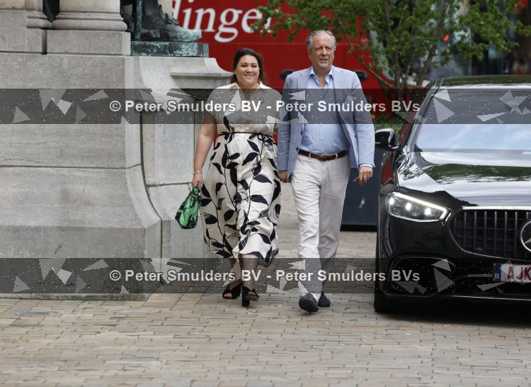 Rotterdam 27 juni 2026
Carola Schouten de burgemeester van Rotterdam, is vandaag getrouwd. Zij en Coert Kleijwegt gaven elkaar het jawoord op het gemeentehuis van Rotterdam. Sander de Kramer trouwde het stel. Alexander Pechtold en zijn vrouw Anna Sophia Posthumus 