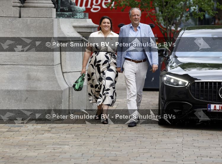 Rotterdam 27 juni 2026
Carola Schouten de burgemeester van Rotterdam, is vandaag getrouwd. Zij en Coert Kleijwegt gaven elkaar het jawoord op het gemeentehuis van Rotterdam. Sander de Kramer trouwde het stel. Alexander Pechtold en zijn vrouw Anna Sophia Posthumus 