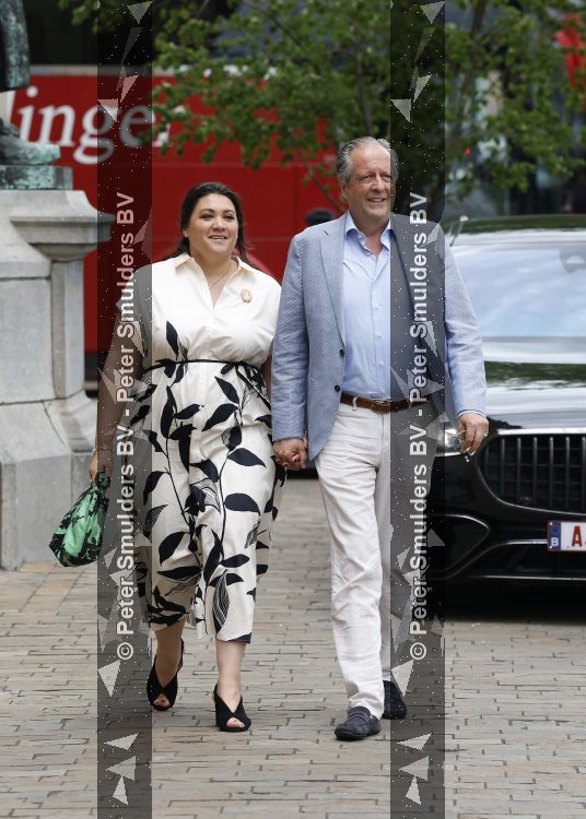 Rotterdam 27 juni 2026
Carola Schouten de burgemeester van Rotterdam, is vandaag getrouwd. Zij en Coert Kleijwegt gaven elkaar het jawoord op het gemeentehuis van Rotterdam. Sander de Kramer trouwde het stel. Alexander Pechtold en zijn vrouw Anna Sophia Posthumus 