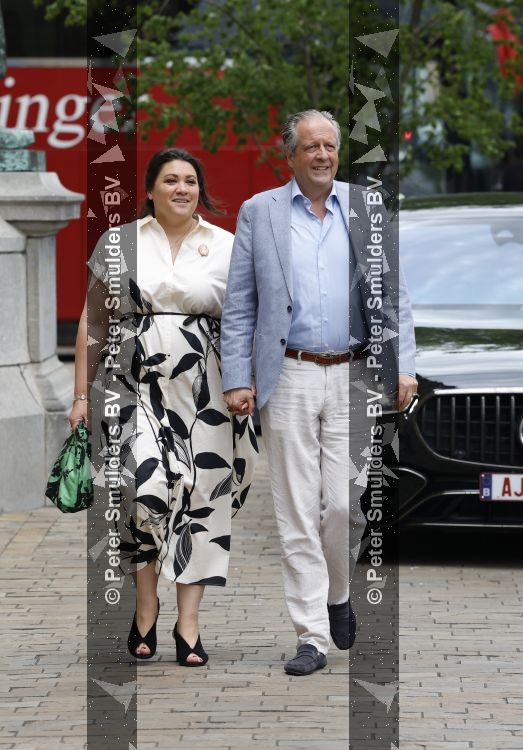 Rotterdam 27 juni 2026
Carola Schouten de burgemeester van Rotterdam, is vandaag getrouwd. Zij en Coert Kleijwegt gaven elkaar het jawoord op het gemeentehuis van Rotterdam. Sander de Kramer trouwde het stel. Alexander Pechtold en zijn vrouw Anna Sophia Posthumus 