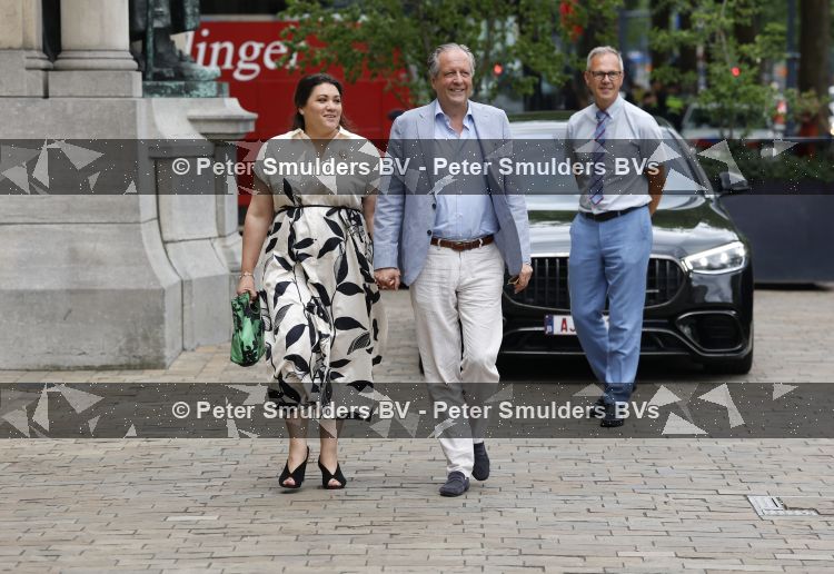 Rotterdam 27 juni 2026
Carola Schouten de burgemeester van Rotterdam, is vandaag getrouwd. Zij en Coert Kleijwegt gaven elkaar het jawoord op het gemeentehuis van Rotterdam. Sander de Kramer trouwde het stel. Alexander Pechtold en zijn vrouw Anna Sophia Posthumus 