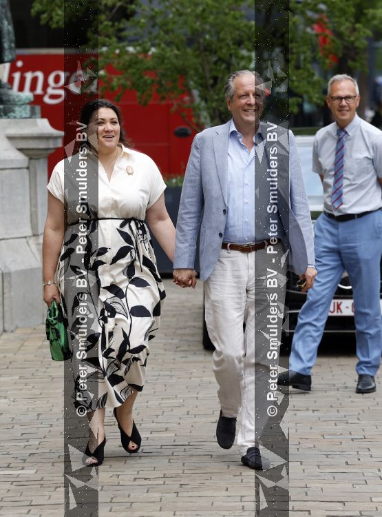 Rotterdam 27 juni 2026
Carola Schouten de burgemeester van Rotterdam, is vandaag getrouwd. Zij en Coert Kleijwegt gaven elkaar het jawoord op het gemeentehuis van Rotterdam. Sander de Kramer trouwde het stel. Alexander Pechtold en zijn vrouw Anna Sophia Posthumus 