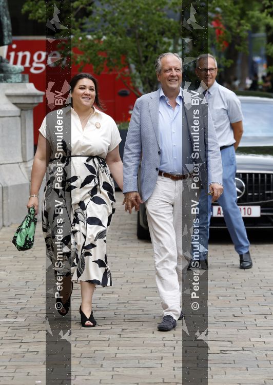 Rotterdam 27 juni 2026
Carola Schouten de burgemeester van Rotterdam, is vandaag getrouwd. Zij en Coert Kleijwegt gaven elkaar het jawoord op het gemeentehuis van Rotterdam. Sander de Kramer trouwde het stel. Alexander Pechtold en zijn vrouw Anna Sophia Posthumus 