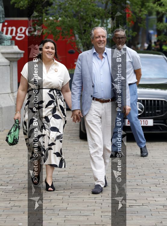 Rotterdam 27 juni 2026
Carola Schouten de burgemeester van Rotterdam, is vandaag getrouwd. Zij en Coert Kleijwegt gaven elkaar het jawoord op het gemeentehuis van Rotterdam. Sander de Kramer trouwde het stel. Alexander Pechtold en zijn vrouw Anna Sophia Posthumus 