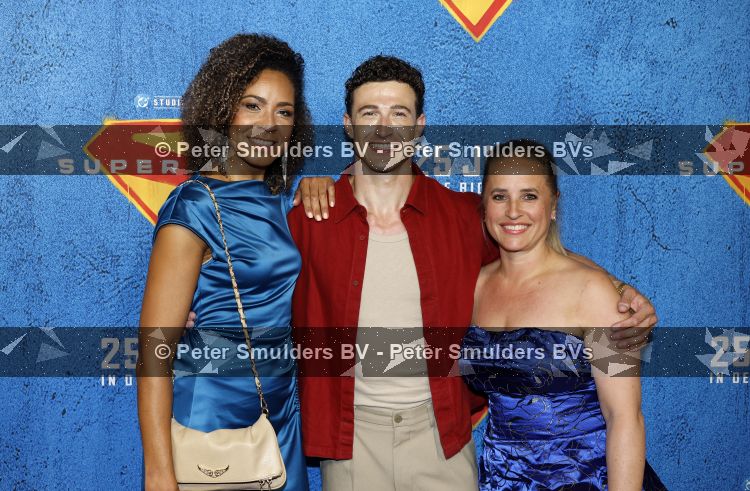 Amsterdam 23 juni 2026
Premiere Supergirl in Pathe Arena. Amara Onwuka Jordi Huirne en Nicolien Kroon 