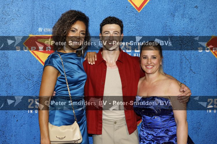 Amsterdam 23 juni 2026
Premiere Supergirl in Pathe Arena. Amara Onwuka Jordi Huirne en Nicolien Kroon 