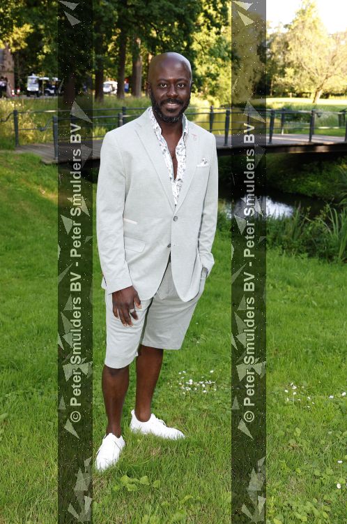 Breukelen 22 juni 2026
Nationale haringparty op Neyenrode . Andre Dongelmans kwam met goede vriendin Dinfie Hek 