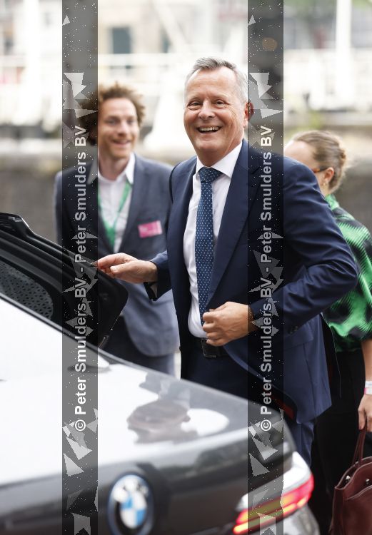 Amsterdam 3 juni 2026
Koning Willem Alexander en Koningin Maxima arriveren bij Carre  voor het Holland festival . Arthur v Dijk ontvangt ze .