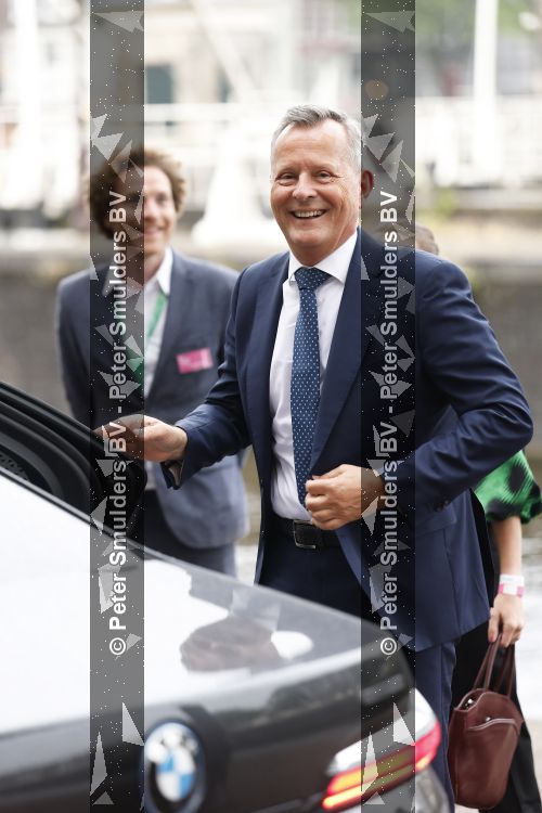 Amsterdam 3 juni 2026
Koning Willem Alexander en Koningin Maxima arriveren bij Carre  voor het Holland festival . Arthur v Dijk ontvangt ze .