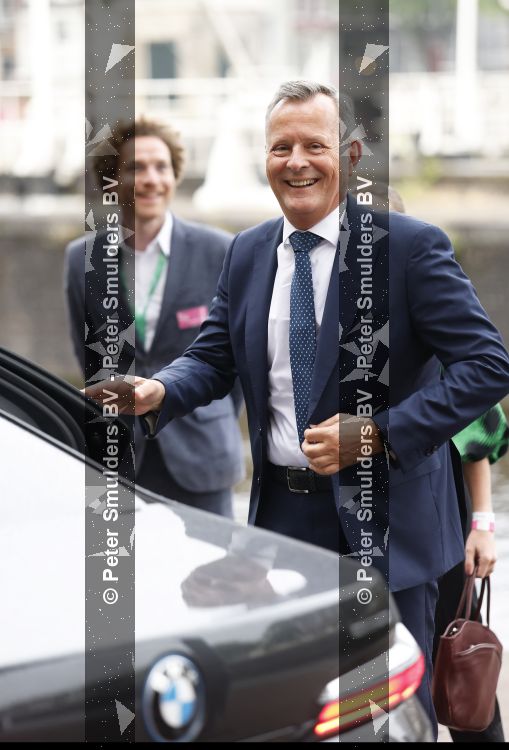 Amsterdam 3 juni 2026
Koning Willem Alexander en Koningin Maxima arriveren bij Carre  voor het Holland festival . Arthur v Dijk ontvangt ze .