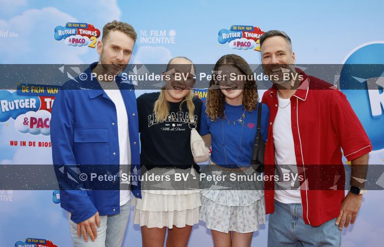 Amsterdam 31 mei 2026
Premiere Rutger Thomas en Paco 2 in Pathe Arena . barry paf met vriend en kennisen 