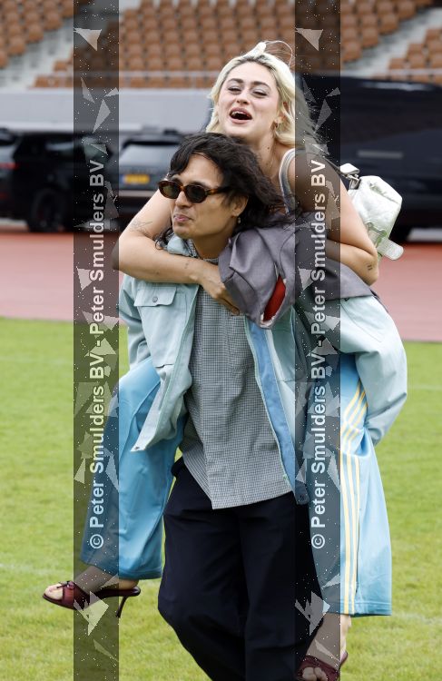Amsterdam 4 juni 2026
Lunch met artiesten en influencers van de Amsterdamse zomer in het Olympisch stadion. Bente kwam met partner Sam Lawalata (Sim Fane)