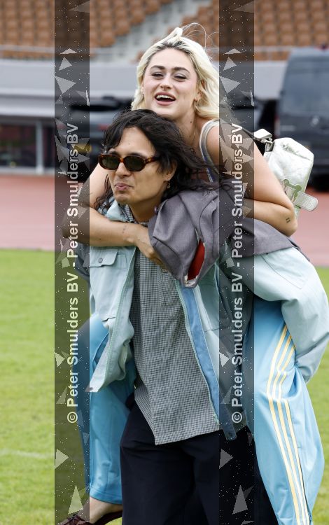 Amsterdam 4 juni 2026
Lunch met artiesten en influencers van de Amsterdamse zomer in het Olympisch stadion. Bente kwam met partner Sam Lawalata (Sim Fane)