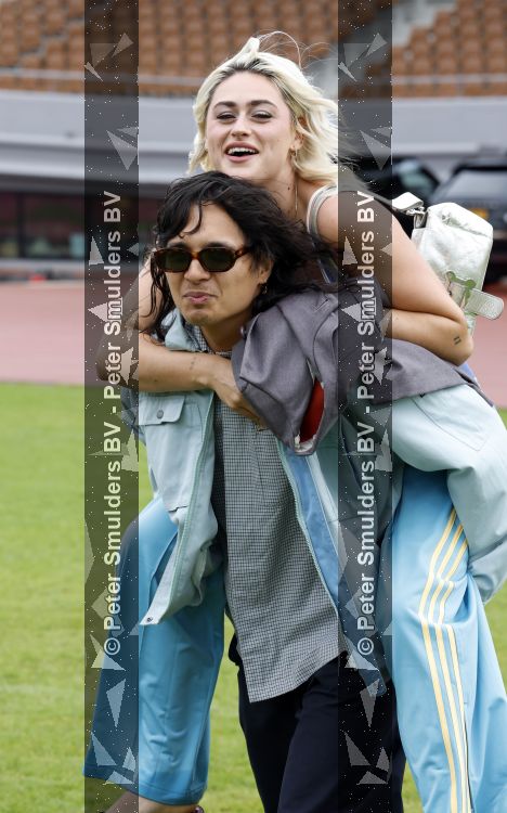 Amsterdam 4 juni 2026
Lunch met artiesten en influencers van de Amsterdamse zomer in het Olympisch stadion. Bente kwam met partner Sam Lawalata (Sim Fane)