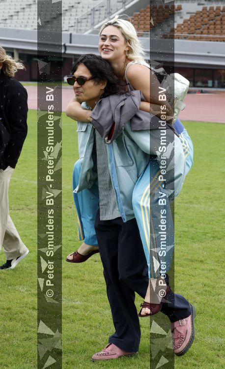 Amsterdam 4 juni 2026
Lunch met artiesten en influencers van de Amsterdamse zomer in het Olympisch stadion. Bente kwam met partner Sam Lawalata (Sim Fane)