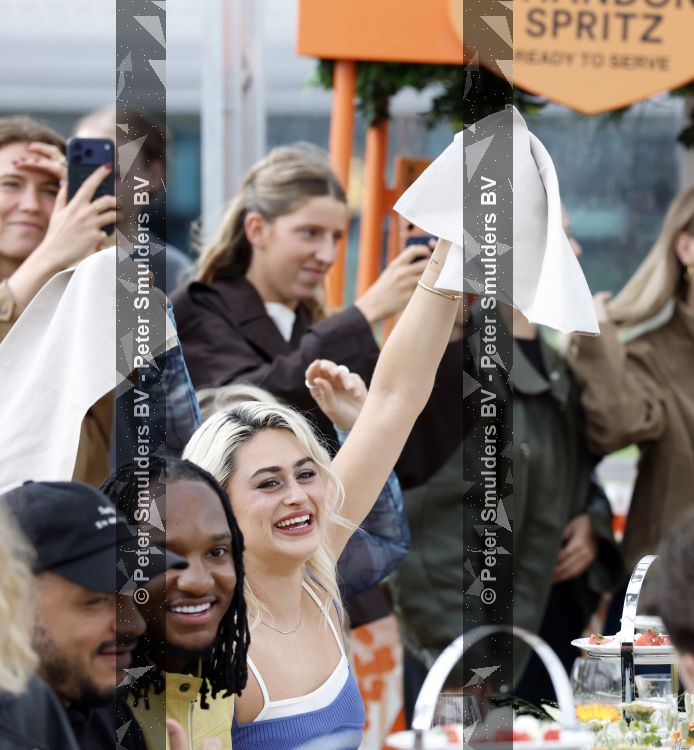 Amsterdam 4 juni 2026
Lunch met artiesten en influencers van de Amsterdamse zomer in het Olympisch stadion. Bente 