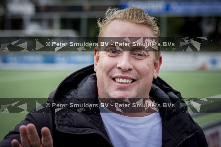 Koningin Maxima bij aftrap campagne Onzichtbare Blessure
VOORBURG 2 juni 2026 Koningin Maxima tijdens de aftrap van âDe Onzichtbare Blessureâ. Met het programma besteden KNVB en Zilveren Kruis aandacht aan mentale gezondheid in het amateurvoetbal. MIND Us wil dat jongeren grip krijgen op hun mentale gezondheid, zich veerkrachtig ontwikkelen en hulp weten te vinden als dat nodig is, Maxima is erevoorzitter van de stichting. De aftrap vind plaats in de Week van de Mentale Gezondheid. Billy Dans 