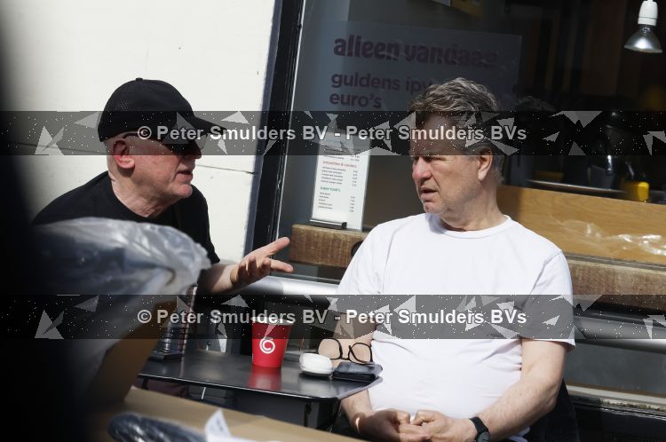 Amsterdam 29 mei 2026
Boris Dittrich en Jehoshua Rozenman op terras bij de coffee company 