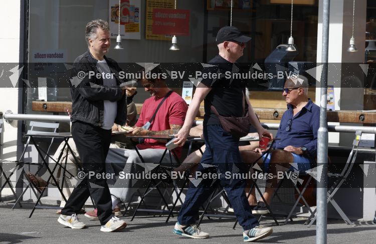 Amsterdam 29 mei 2026
Boris Dittrich en Jehoshua Rozenman op terras bij de coffee company 