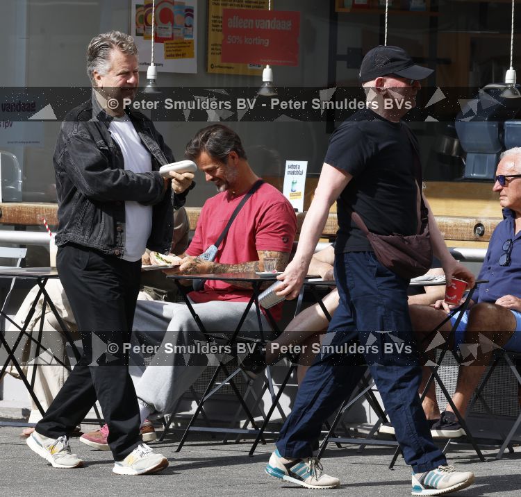 Amsterdam 29 mei 2026
Boris Dittrich en Jehoshua Rozenman op terras bij de coffee company 
