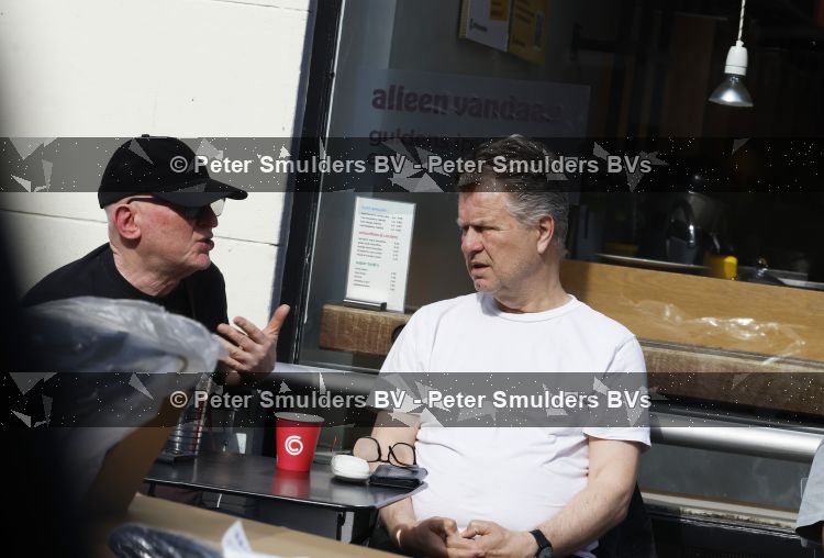 Amsterdam 29 mei 2026
Boris Dittrich en Jehoshua Rozenman op terras bij de coffee company 