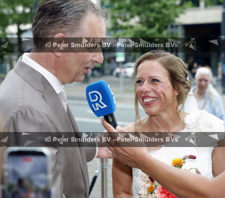 Rotterdam 27 juni 2026
Carola Schouten de burgemeester van Rotterdam, is vandaag getrouwd. Zij en Coert Kleijwegt gaven elkaar het jawoord op het gemeentehuis van Rotterdam. Sander de Kramer trouwde het stel.