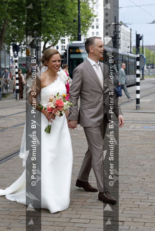 Rotterdam 27 juni 2026
Carola Schouten de burgemeester van Rotterdam, is vandaag getrouwd. Zij en Coert Kleijwegt gaven elkaar het jawoord op het gemeentehuis van Rotterdam. Sander de Kramer trouwde het stel.