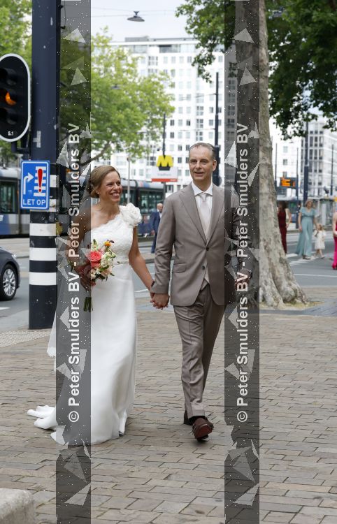 Rotterdam 27 juni 2026
Carola Schouten de burgemeester van Rotterdam, is vandaag getrouwd. Zij en Coert Kleijwegt gaven elkaar het jawoord op het gemeentehuis van Rotterdam. Sander de Kramer trouwde het stel.