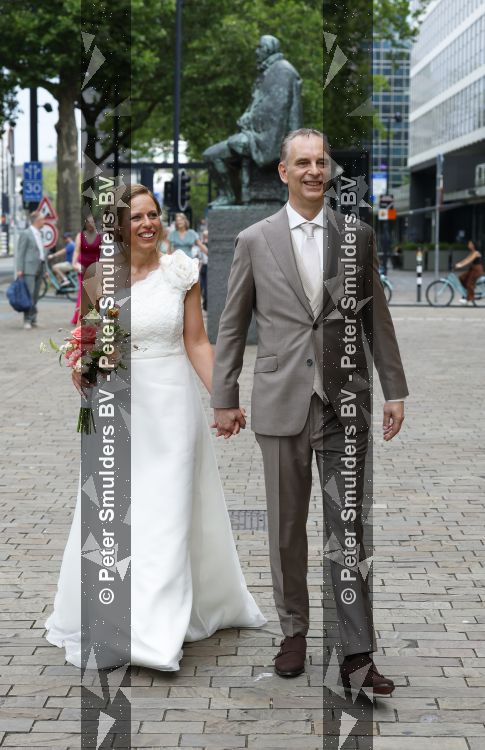 Rotterdam 27 juni 2026
Carola Schouten de burgemeester van Rotterdam, is vandaag getrouwd. Zij en Coert Kleijwegt gaven elkaar het jawoord op het gemeentehuis van Rotterdam. Sander de Kramer trouwde het stel.