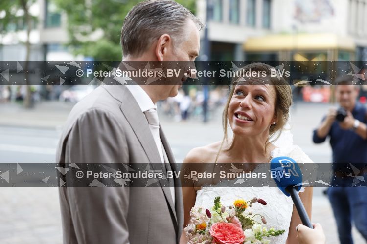 Rotterdam 27 juni 2026
Carola Schouten de burgemeester van Rotterdam, is vandaag getrouwd. Zij en Coert Kleijwegt gaven elkaar het jawoord op het gemeentehuis van Rotterdam. Sander de Kramer trouwde het stel.