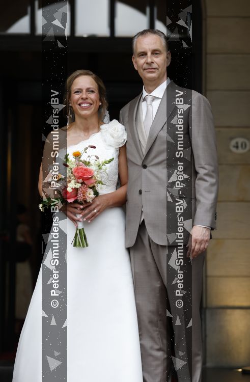 Rotterdam 27 juni 2026
Carola Schouten de burgemeester van Rotterdam, is vandaag getrouwd. Zij en Coert Kleijwegt gaven elkaar het jawoord op het gemeentehuis van Rotterdam. Sander de Kramer trouwde het stel.