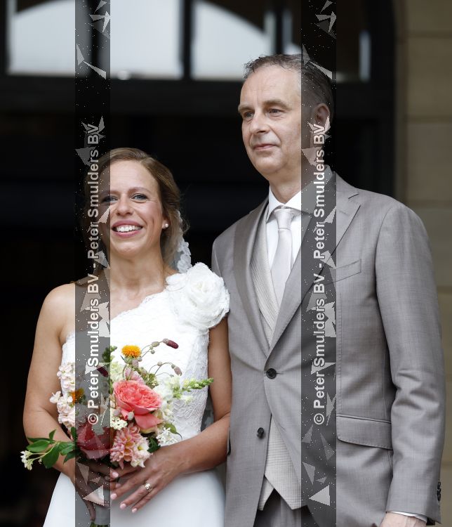Rotterdam 27 juni 2026
Carola Schouten de burgemeester van Rotterdam, is vandaag getrouwd. Zij en Coert Kleijwegt gaven elkaar het jawoord op het gemeentehuis van Rotterdam. Sander de Kramer trouwde het stel.