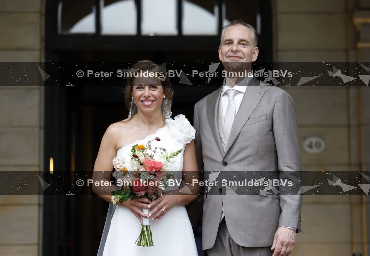 Rotterdam 27 juni 2026
Carola Schouten de burgemeester van Rotterdam, is vandaag getrouwd. Zij en Coert Kleijwegt gaven elkaar het jawoord op het gemeentehuis van Rotterdam. Sander de Kramer trouwde het stel.