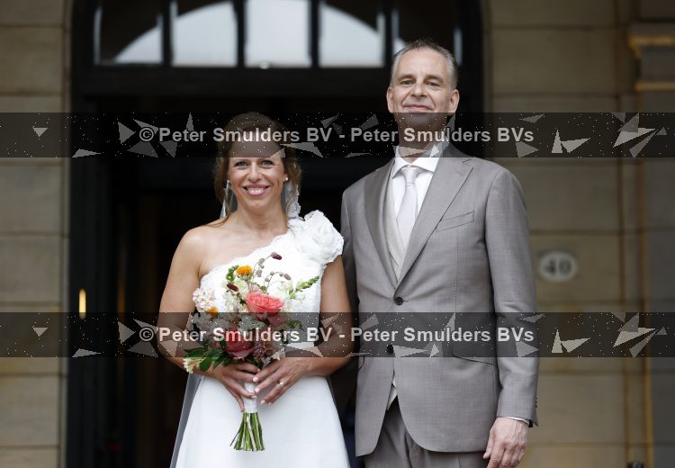 Rotterdam 27 juni 2026
Carola Schouten de burgemeester van Rotterdam, is vandaag getrouwd. Zij en Coert Kleijwegt gaven elkaar het jawoord op het gemeentehuis van Rotterdam. Sander de Kramer trouwde het stel.