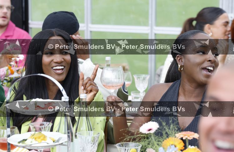 Amsterdam 4 juni 2026
Lunch met artiesten en influencers van de Amsterdamse zomer in het Olympisch stadion. Cherry Ann Person met dochter 