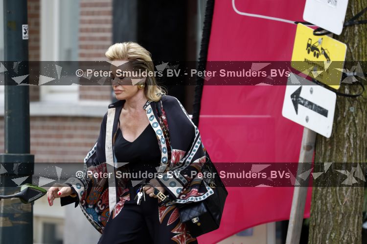 Amsterdam 20 mei 2026
Connie Witteman in haar CCCC karretje in Amsterdam zuid.