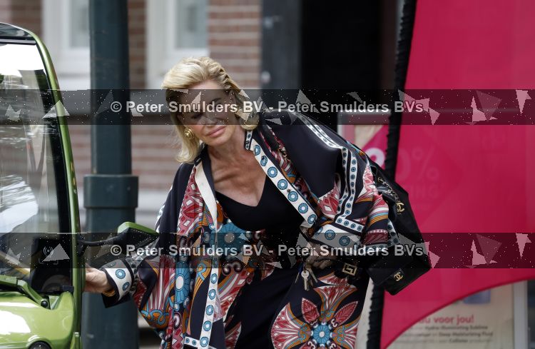 Amsterdam 20 mei 2026
Connie Witteman in haar CCCC karretje in Amsterdam zuid.