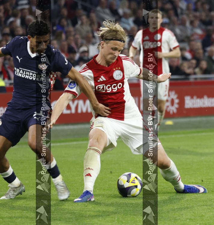 Amsterdam, 2 Mei 2026
Kompetitiewedstrijd AJAX-PSV, eindstand 2-2
Couhaib Drouech Kasper Dolberg