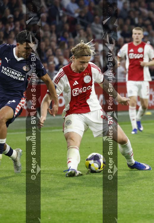 Amsterdam, 2 Mei 2026
Kompetitiewedstrijd AJAX-PSV, eindstand 2-2
Couhaib Drouech Kasper Dolberg