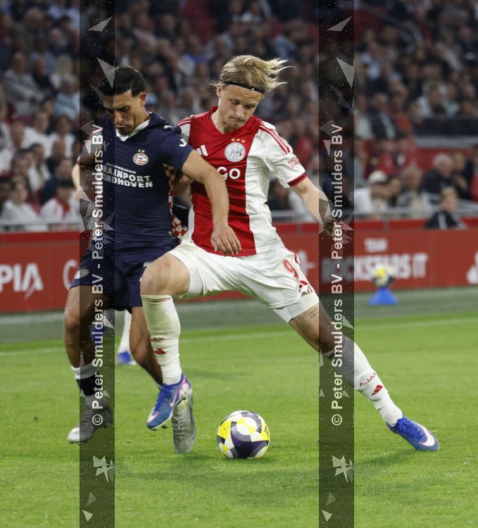 Amsterdam, 2 Mei 2026
Kompetitiewedstrijd AJAX-PSV, eindstand 2-2
Couhaib Drouech en Kasper Dolberg