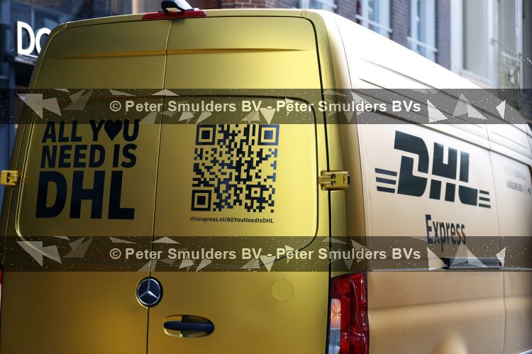 Amsterdam 28 mei 2026
DHL bus goud op de pC Hooftstraat 