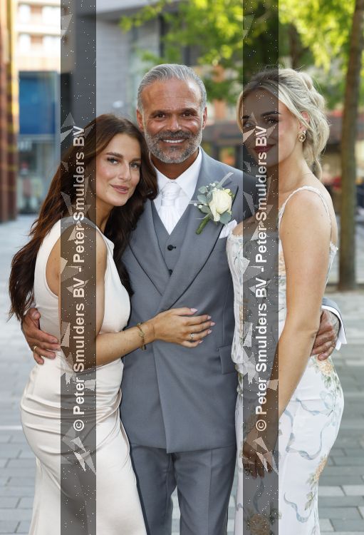 Nieuwegein 27 jumi 2026
Denny Braaf en zijn vrouw Germaine trouwen bij Wills in Nieuwegein . Dochters Noa Braaf en Luna Braaf 