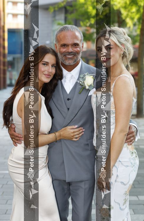 Nieuwegein 27 jumi 2026
Denny Braaf en zijn vrouw Germaine trouwen bij Wills in Nieuwegein . Dochters Noa Braaf en Luna Braaf 