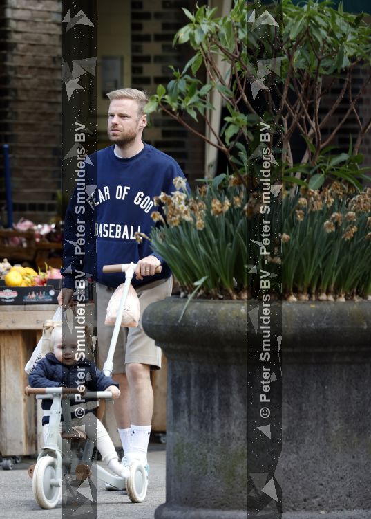 Amsterdam 7 mei 2026
Davy Klaassen aan het winkelen met zijn dochtertje 